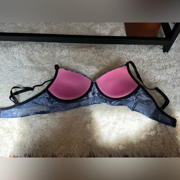 PINK Sports Bra - Picture 2 of 3